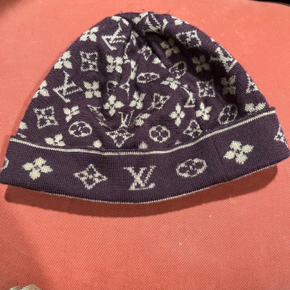Original Louis Vuitton Hat and Scarf set - Picture 6 of 7